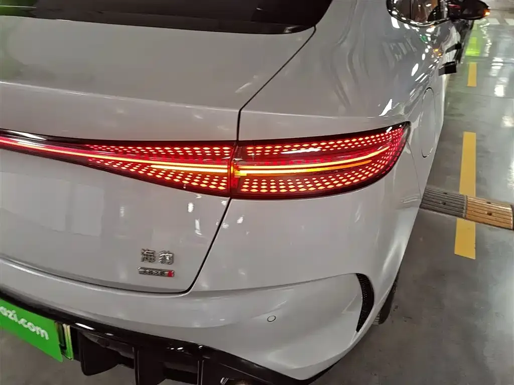 BYD Seal — фото 8