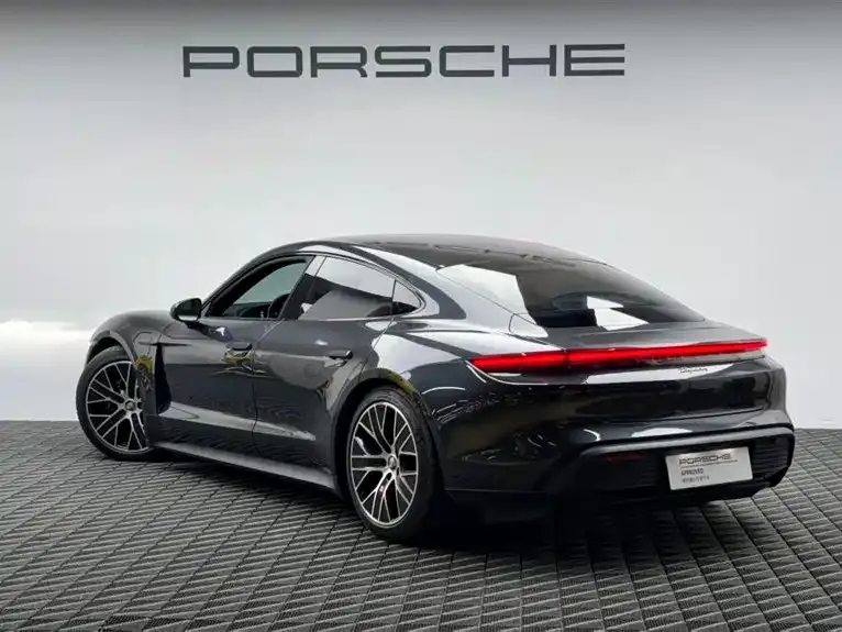 Porsche Taycan — фото 6