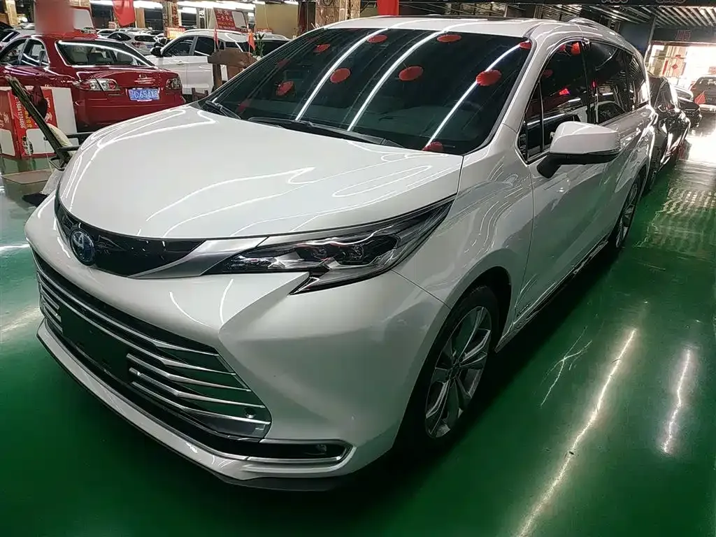Toyota Sienna 2023 из CN, фото 2