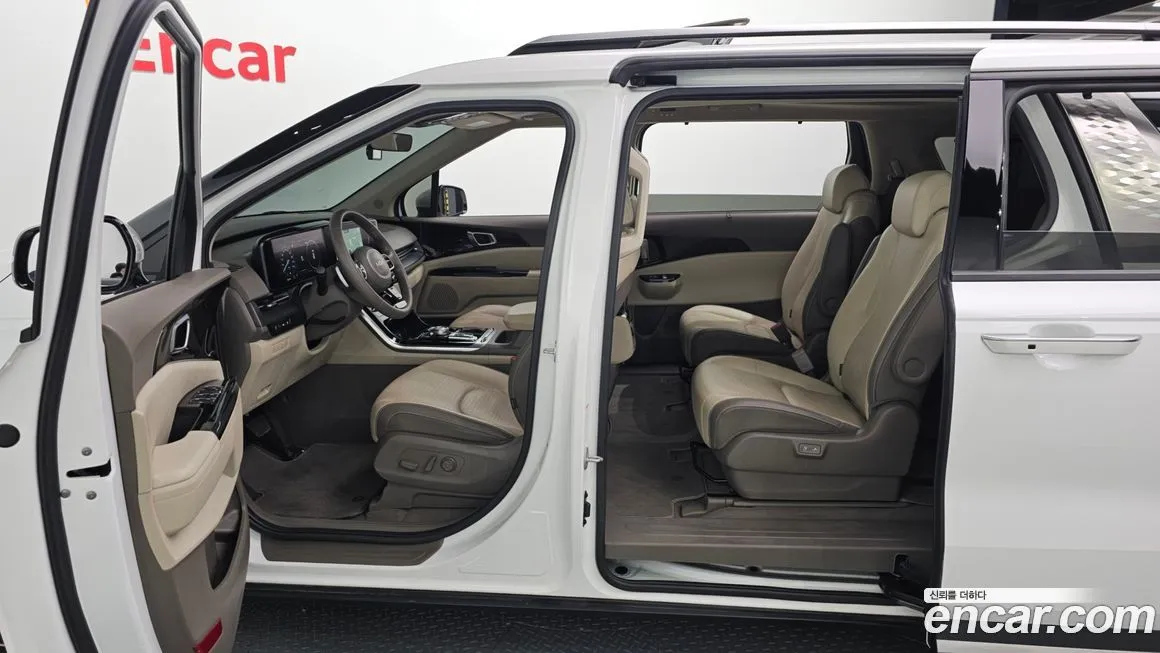 Kia Carnival — фото 10