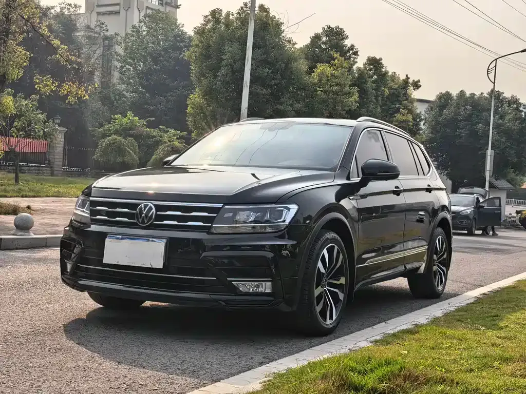 Volkswagen Tiguan L — фото 2