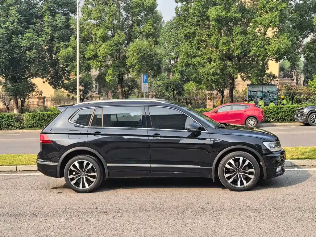 Volkswagen Tiguan L — фото 4