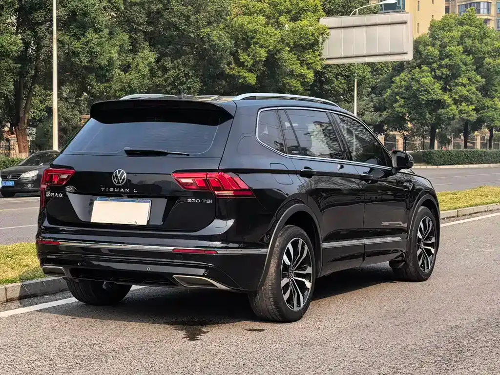 Volkswagen Tiguan L — фото 7