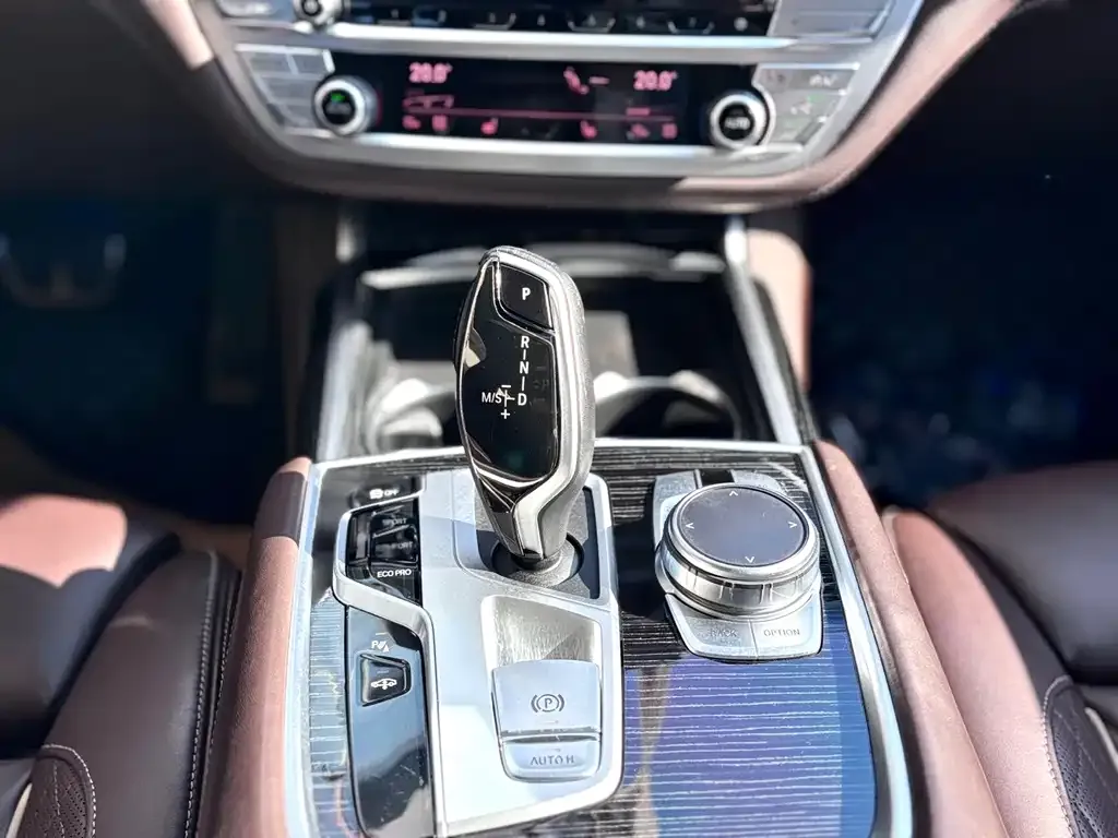 BMW 7 Series — фото 10