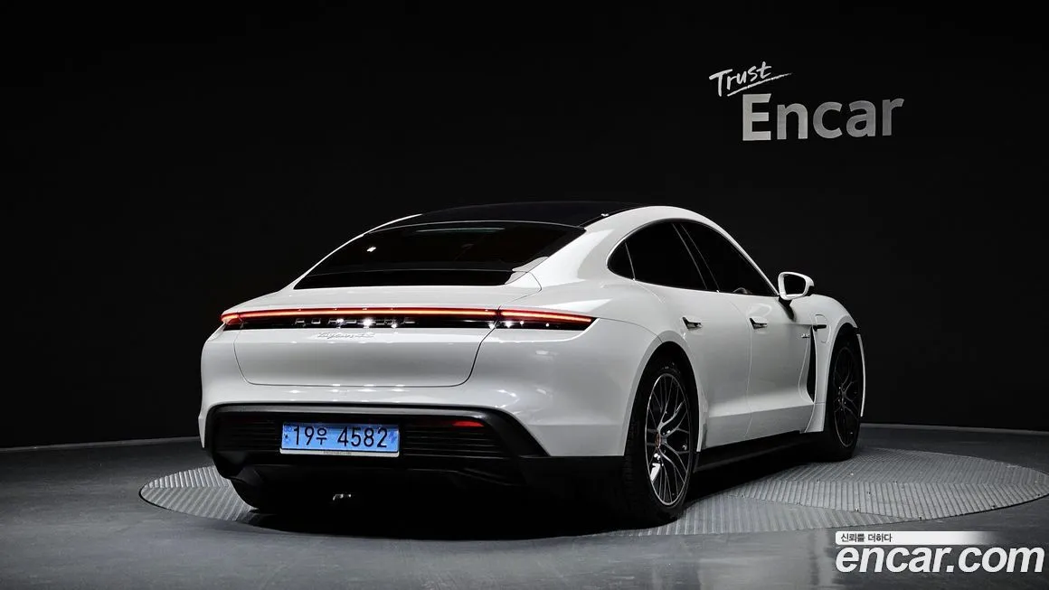 Porsche Taycan 2023 из KR, фото 2