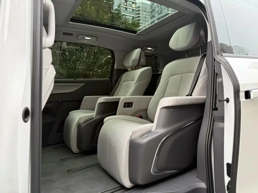 Buick GL8 2024 из CN, фото 6