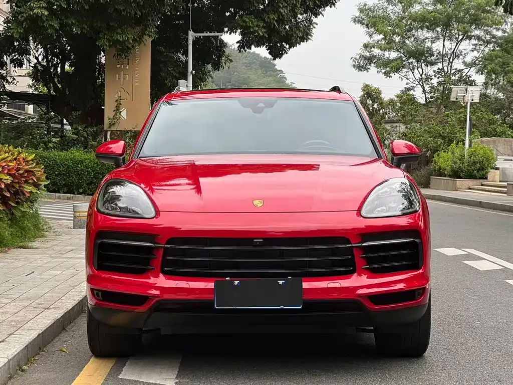 Porsche Cayenne — фото 1