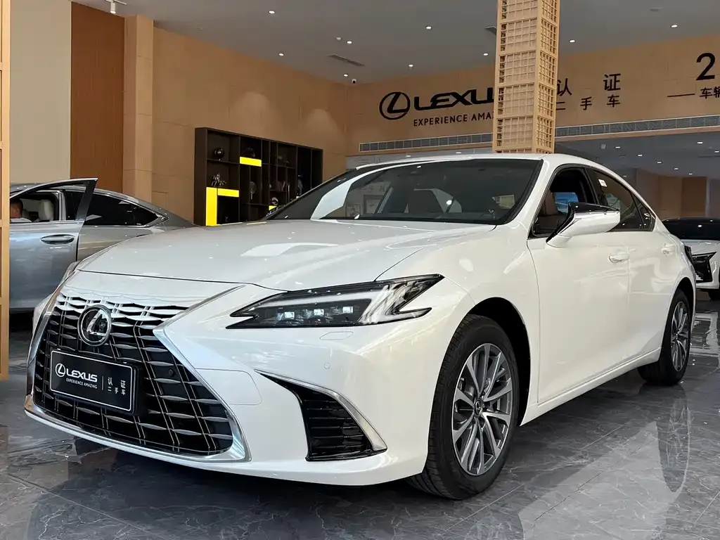Lexus ES — фото 1