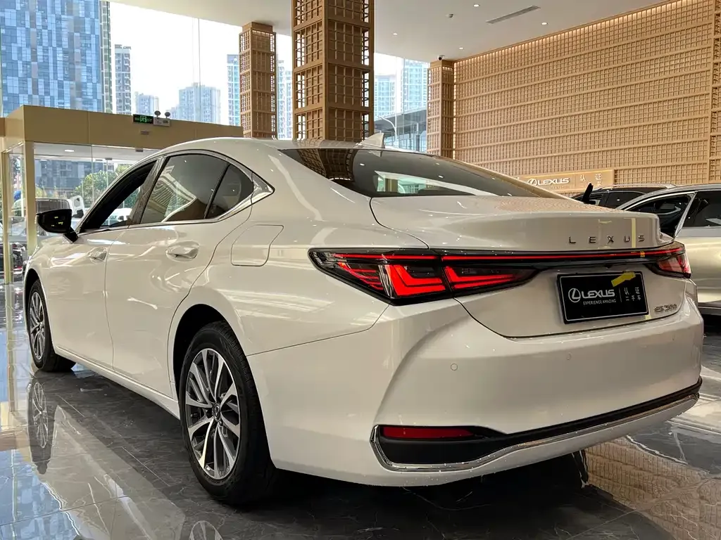 Lexus ES — фото 4