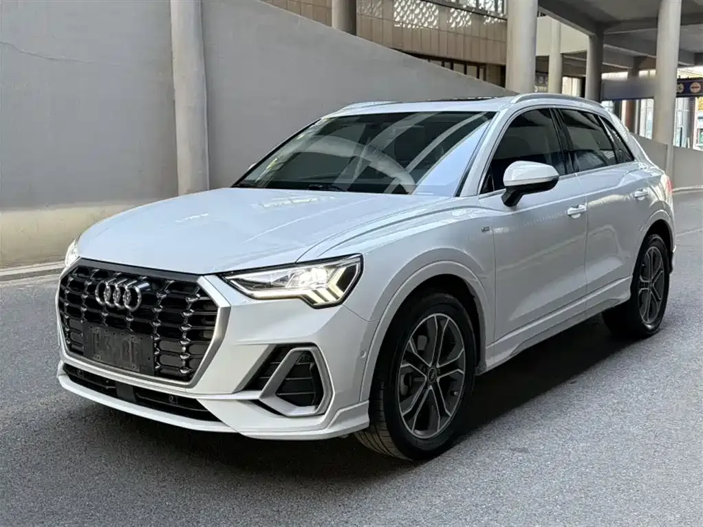 Audi Q3 — фото 1