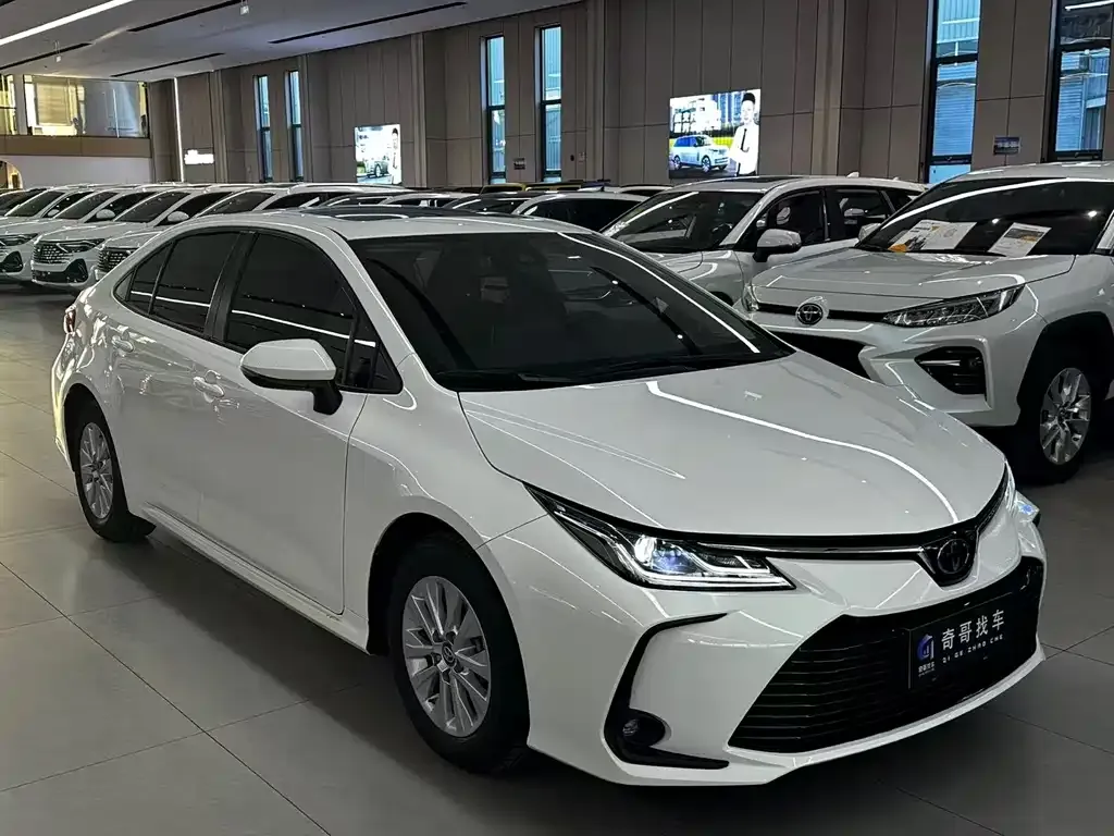 Toyota Corolla — фото 1