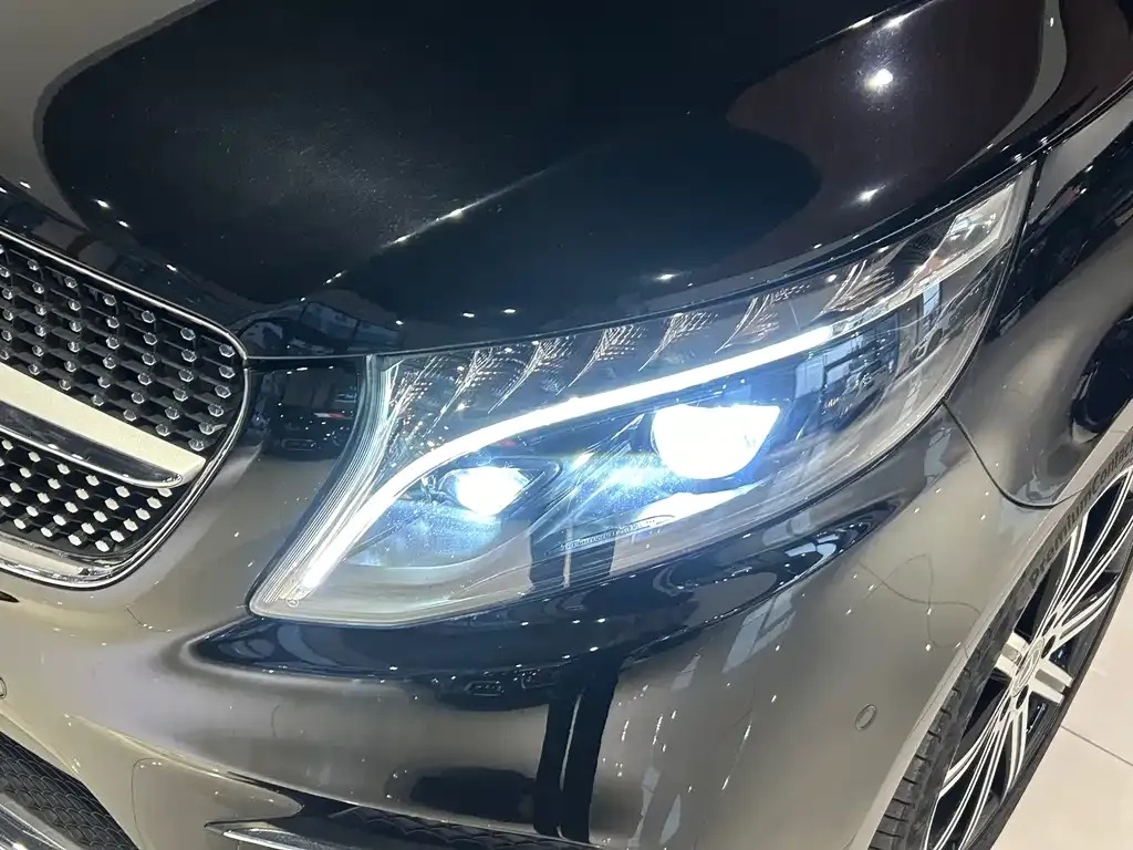 Mercedes-Benz V-Class 2023 из CN, фото 2