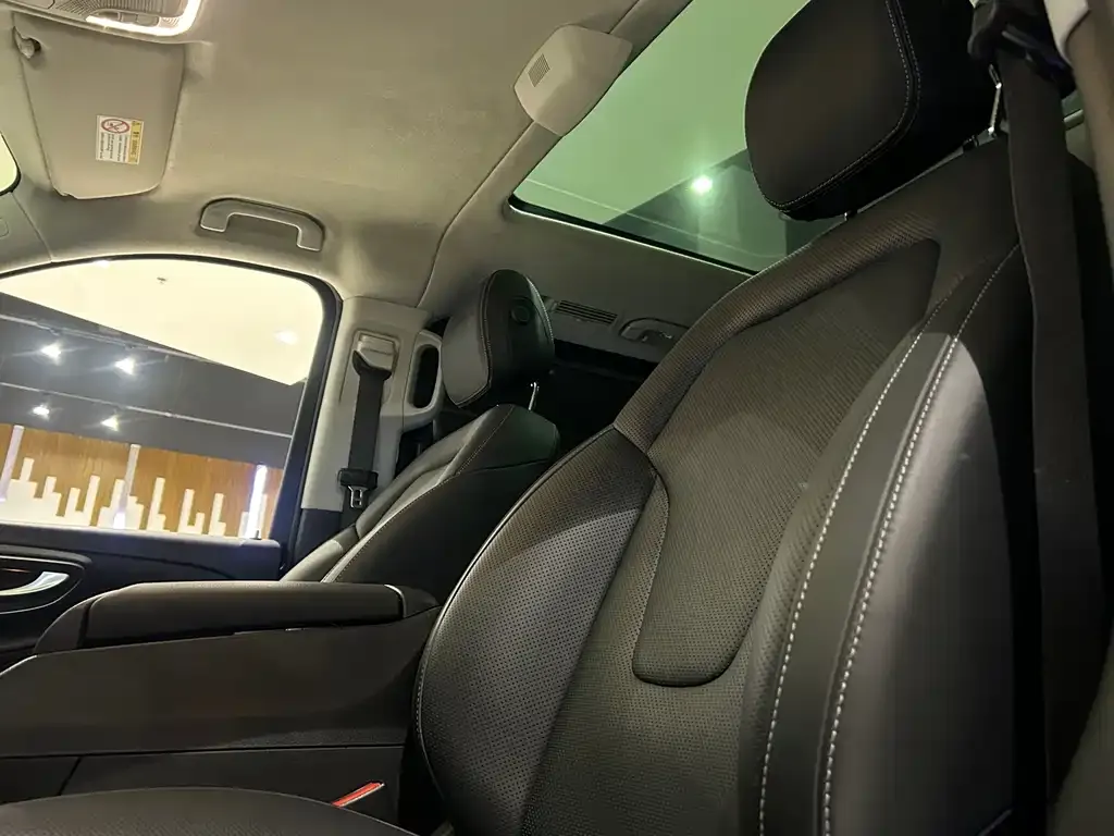 Mercedes-Benz V-Class 2023 из CN, фото 8