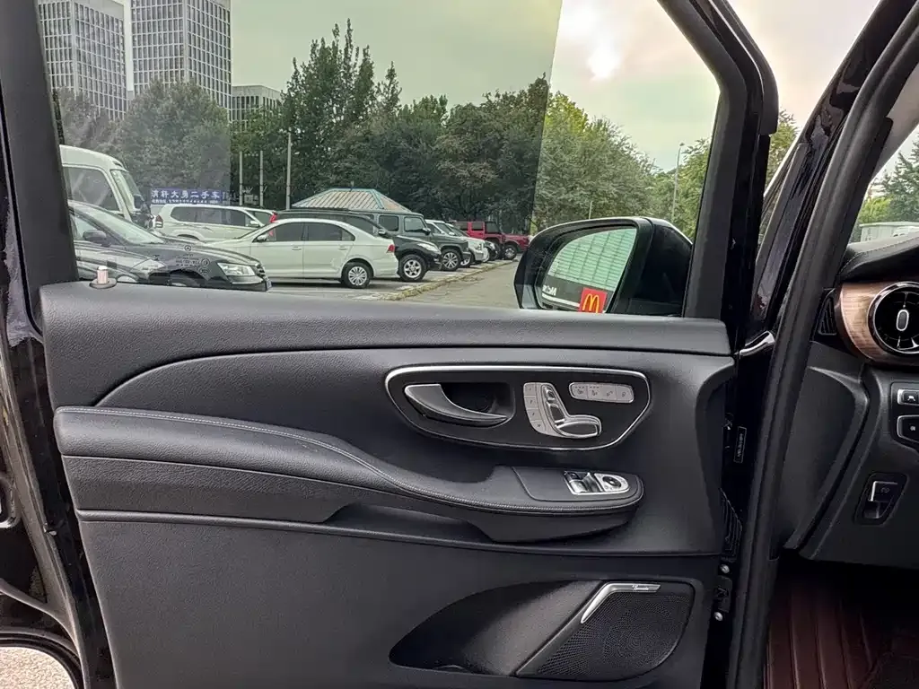 Mercedes-Benz V-Class 2023 из CN, фото 8