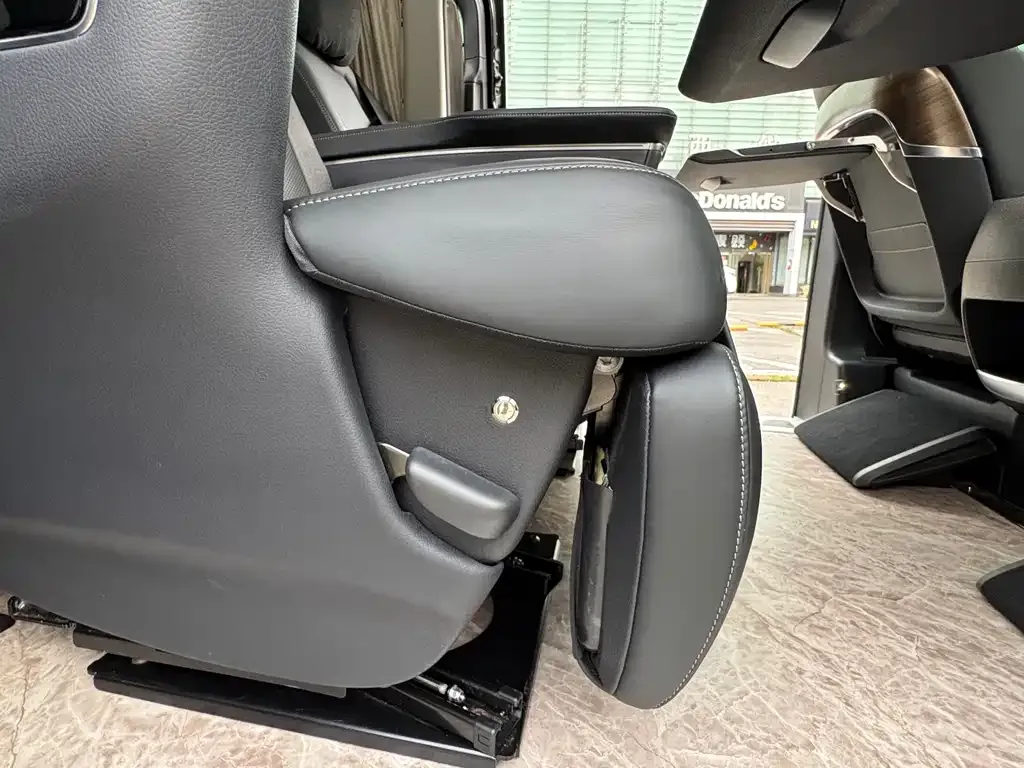 Mercedes-Benz V-Class 2023 из CN, фото 9