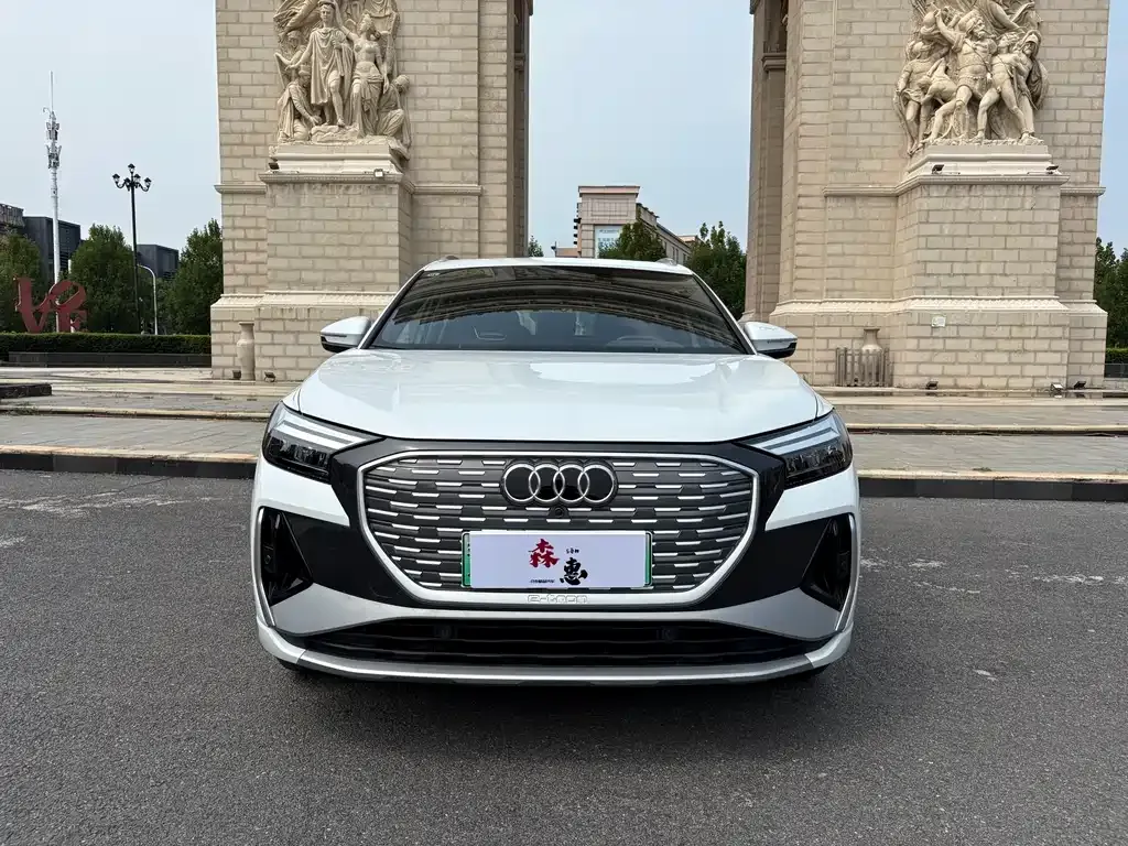 Audi Q4 e-tron — фото 2
