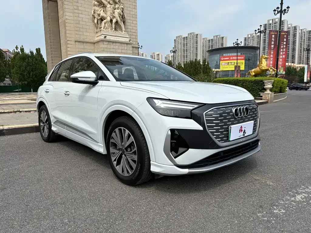 Audi Q4 e-tron — фото 3