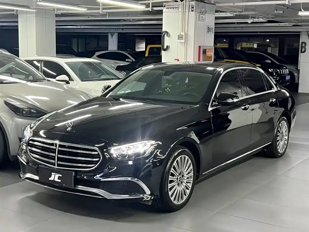 Mercedes-Benz E-Class — фото 1