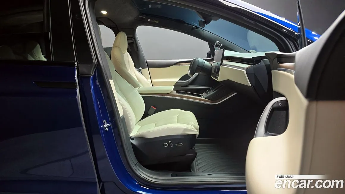 Tesla Model X — фото 10
