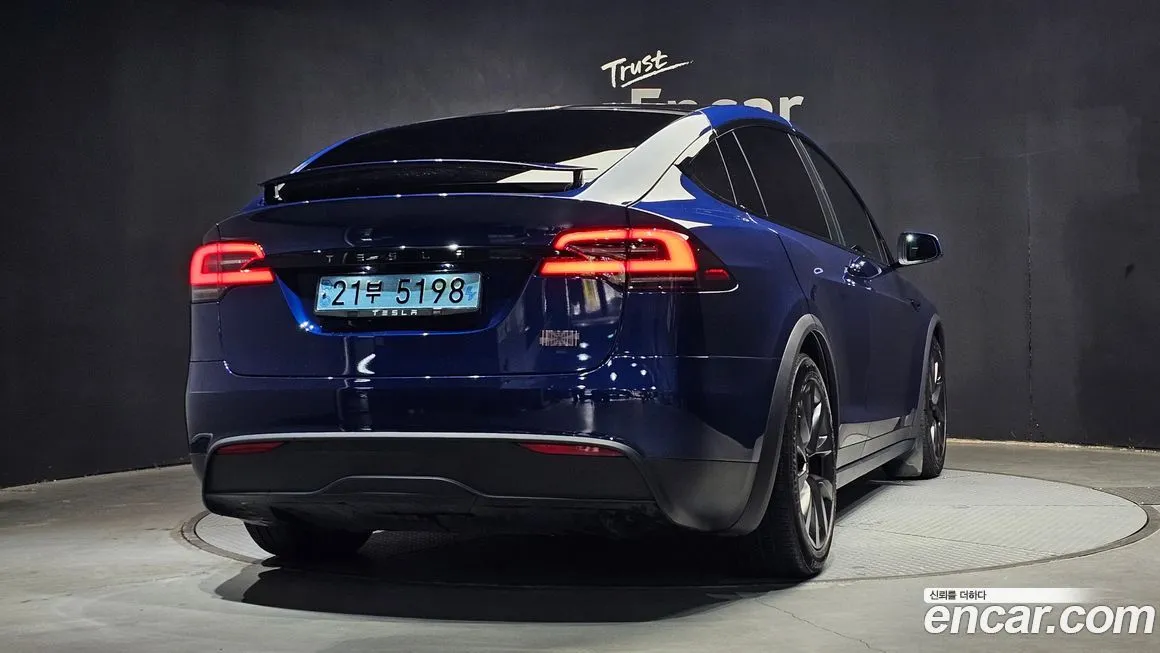 Tesla Model X — фото 2