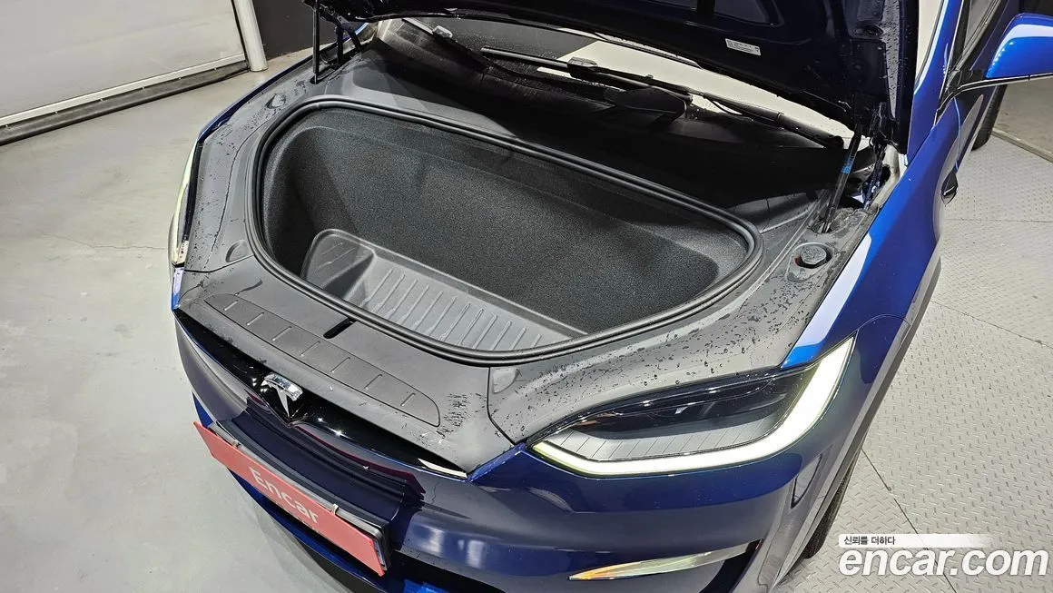 Tesla Model X — фото 6
