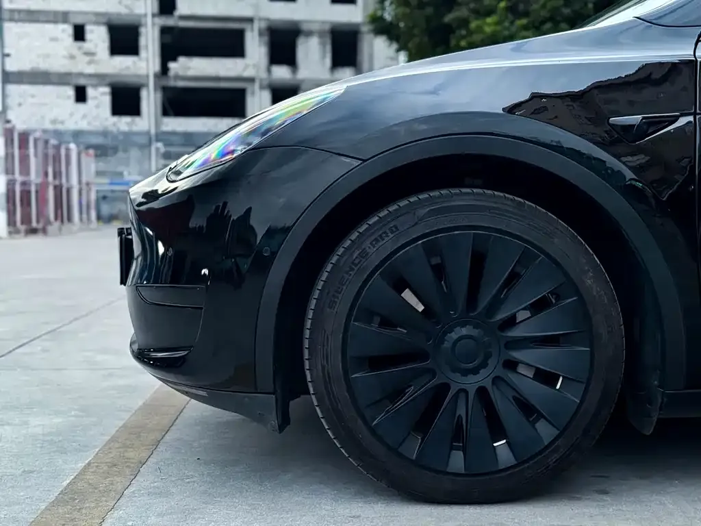 Tesla Model Y — фото 8