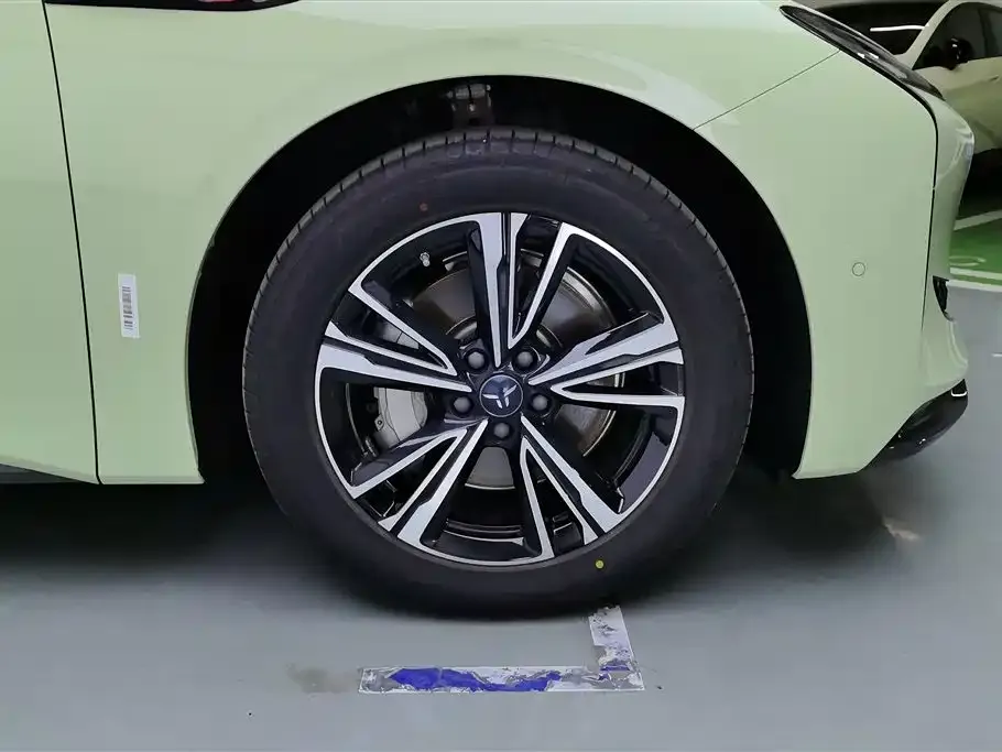 Hongqi EH7 2024 из CN, фото 6
