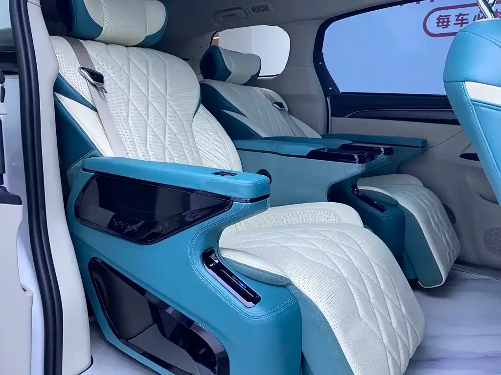 Buick GL8 2023 из CN, фото 7