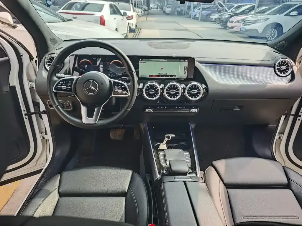 Mercedes-Benz GLA — фото 6
