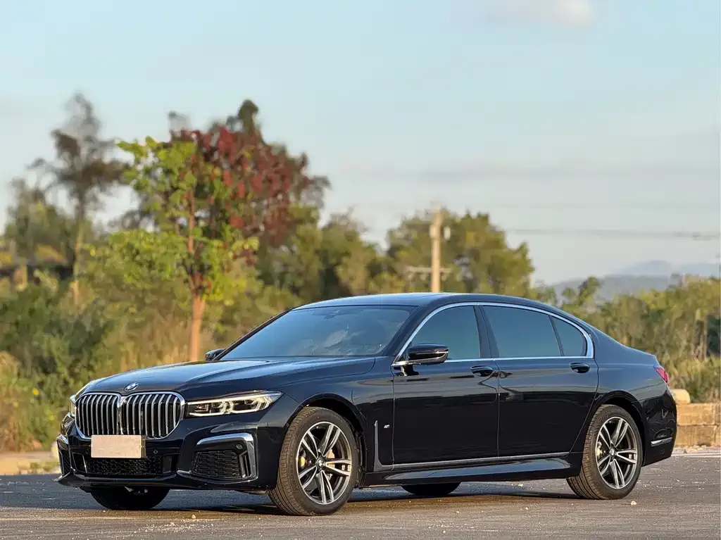 BMW 7 Series — фото 1