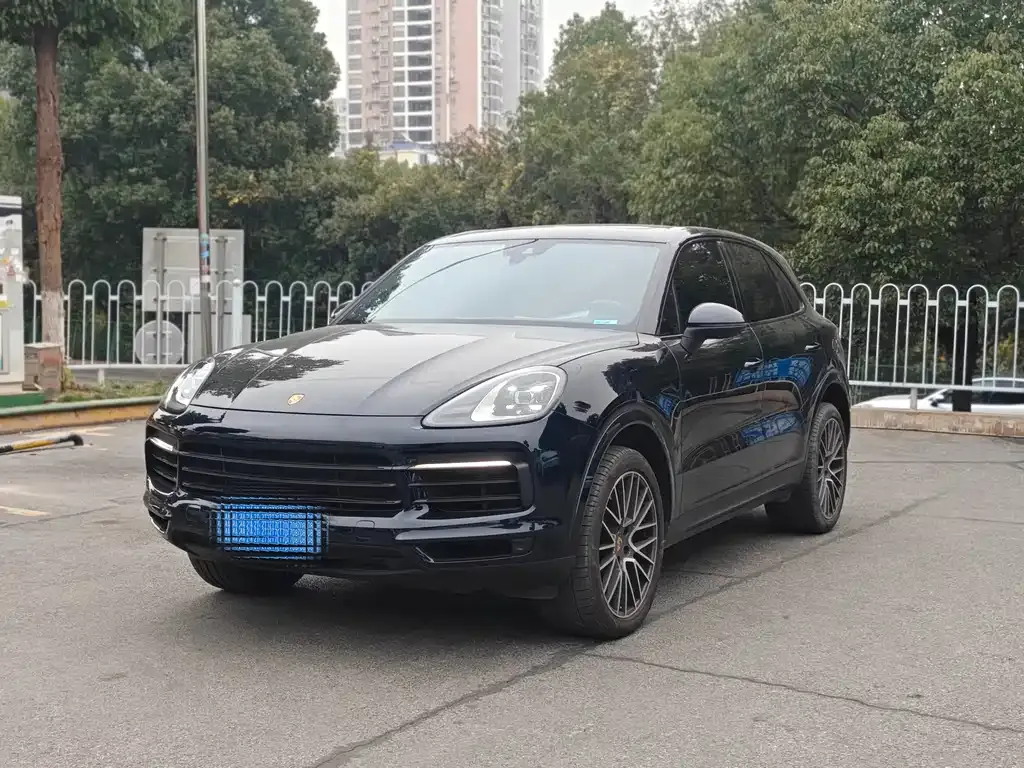 Porsche Cayenne — фото 1