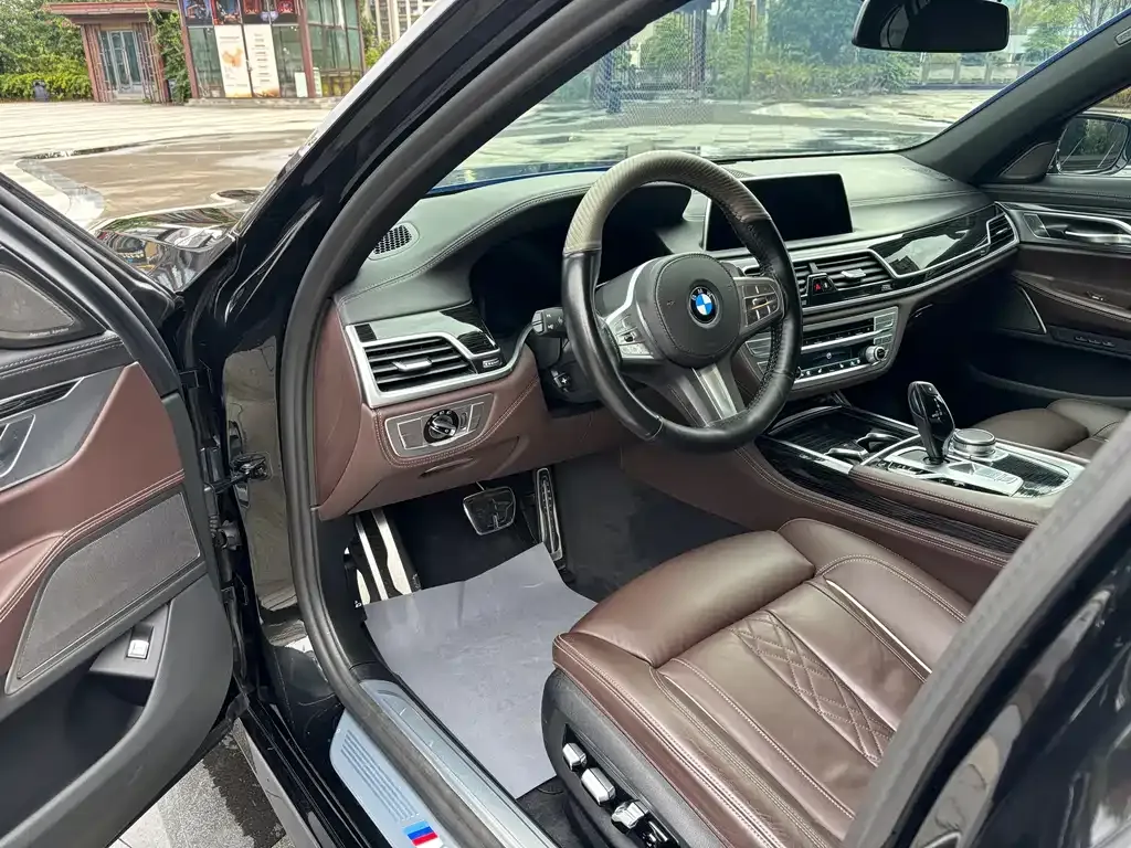 BMW 7 Series 2022 из CN, фото 4