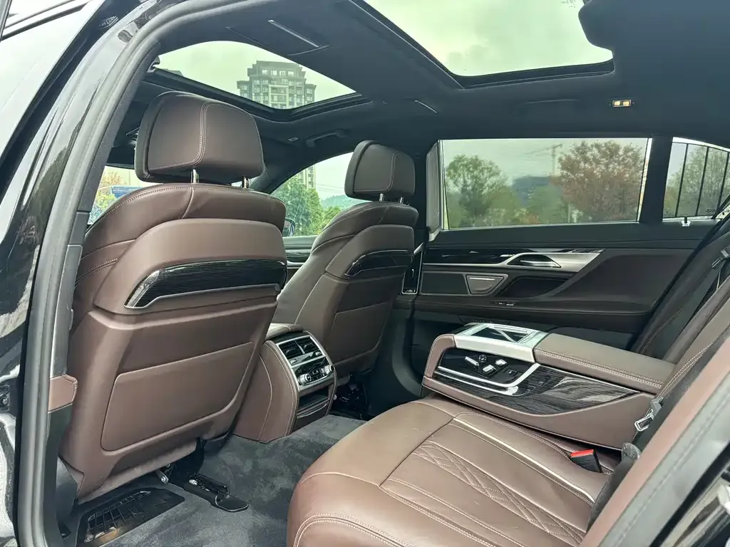 BMW 7 Series 2022 из CN, фото 6