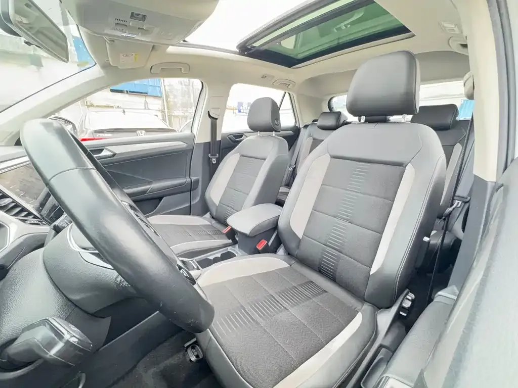 Volkswagen T-Roc 2023 из CN, фото 9