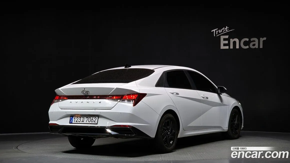 Hyundai AVANTE — фото 2