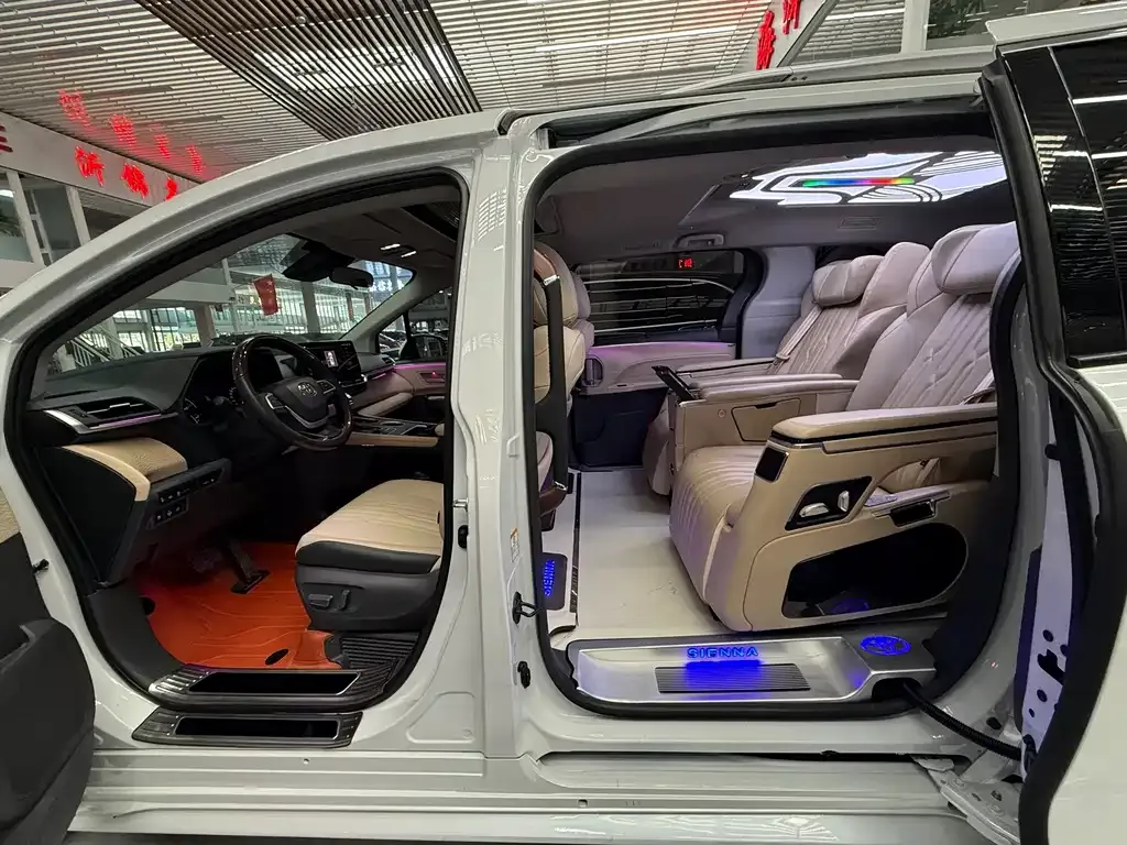 Toyota Sienna 2023 из CN, фото 4