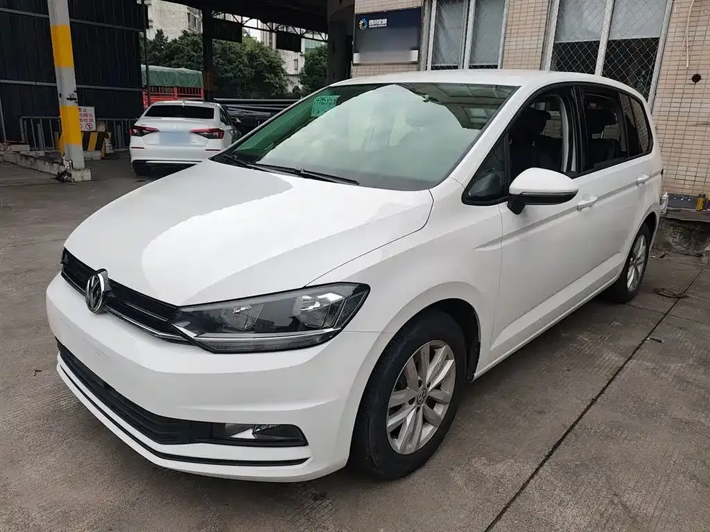 Volkswagen Touran 2021 из CN, фото 2