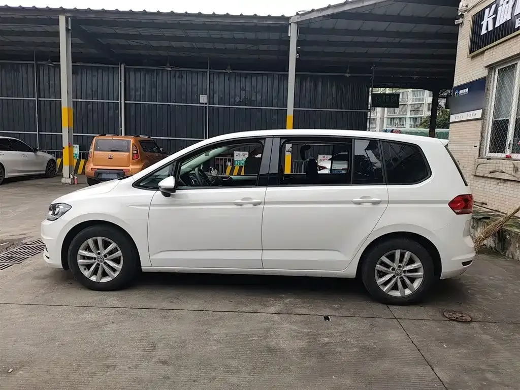 Volkswagen Touran 2021 из CN, фото 5