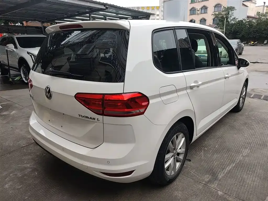 Volkswagen Touran 2021 из CN, фото 7