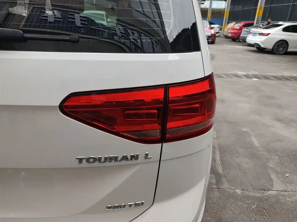 Volkswagen Touran 2021 из CN, фото 8