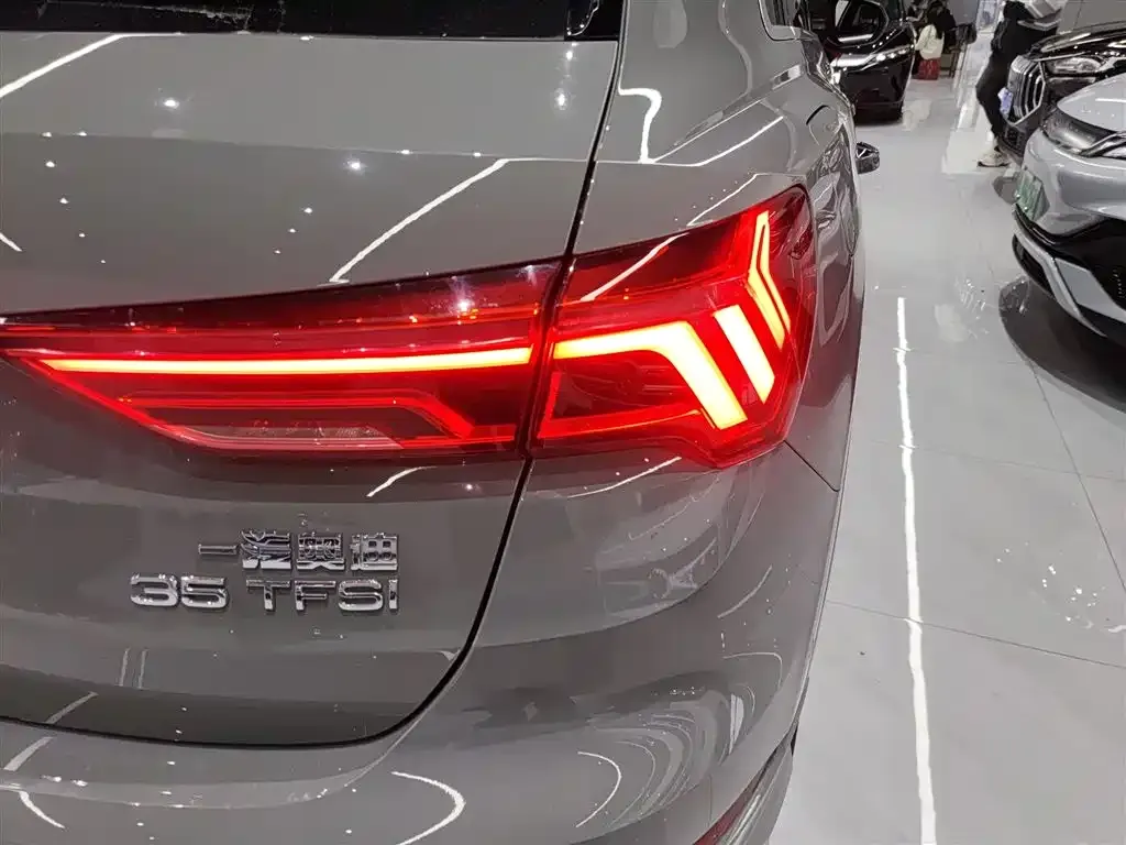 Audi Q3 — фото 8