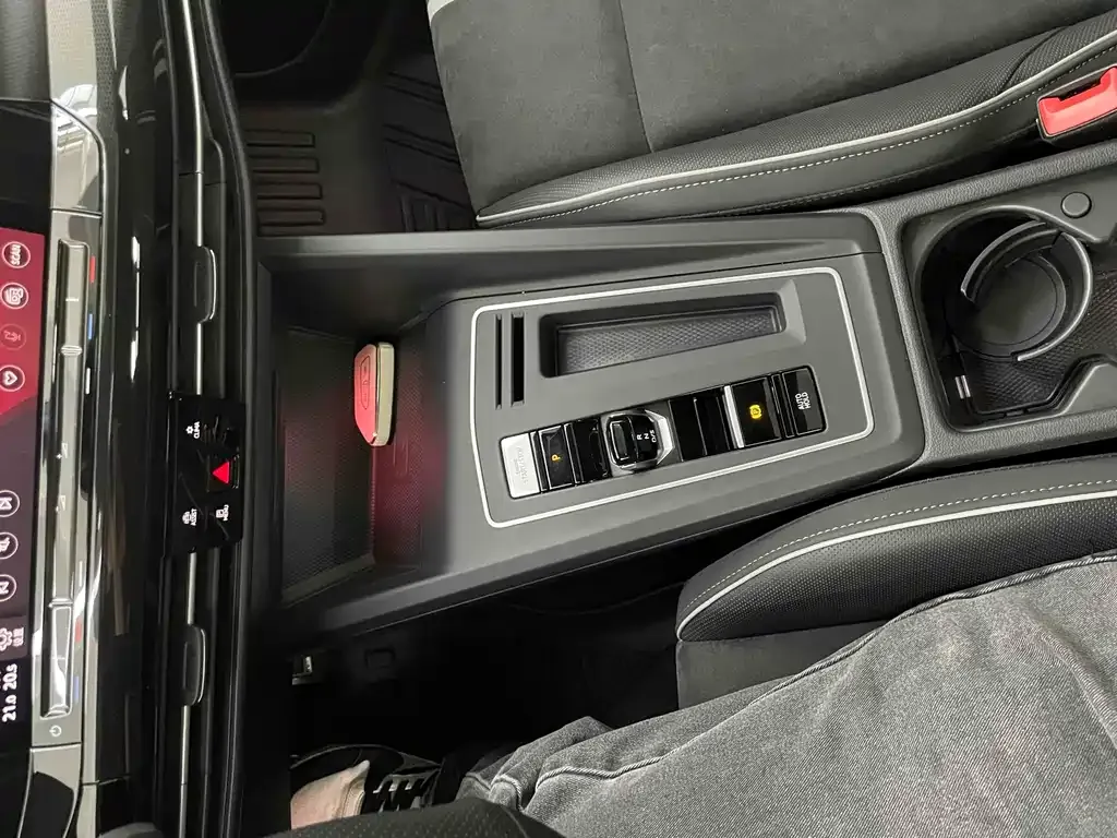 Volkswagen Golf 2022 из CN, фото 10