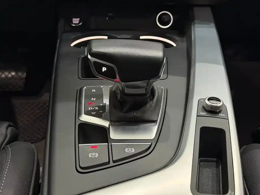 Audi A4L 2021 из CN, фото 10