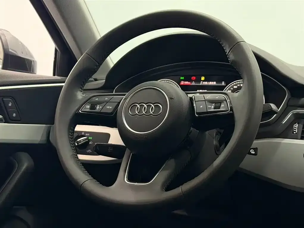 Audi A4L 2021 из CN, фото 7