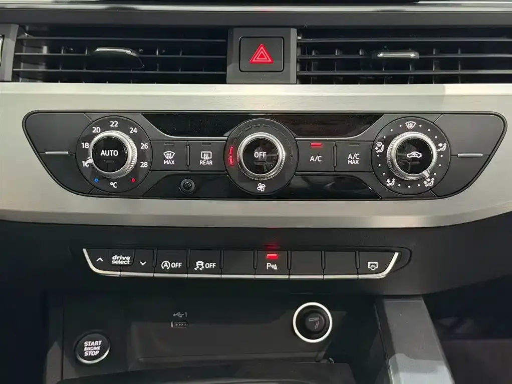 Audi A4L 2021 из CN, фото 9