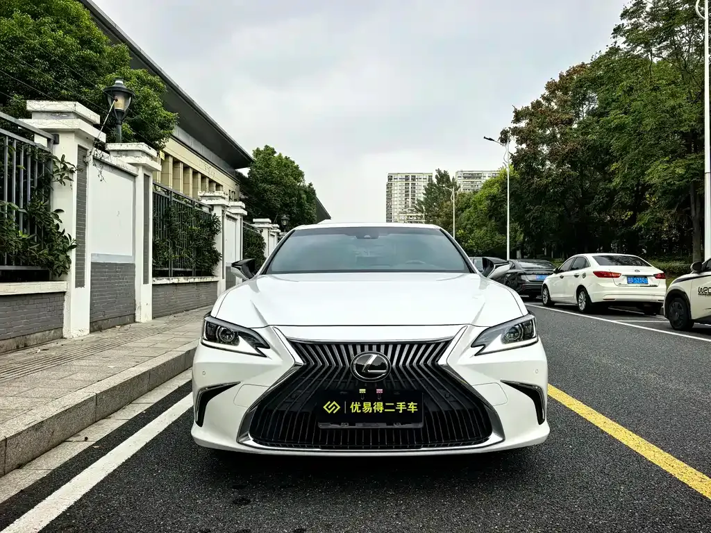 Lexus ES — фото 2