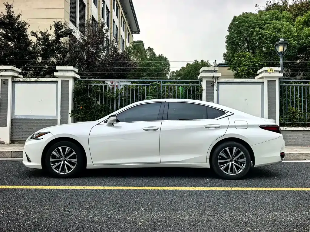 Lexus ES — фото 3