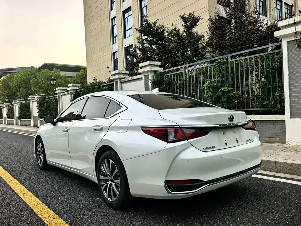 Lexus ES — фото 4