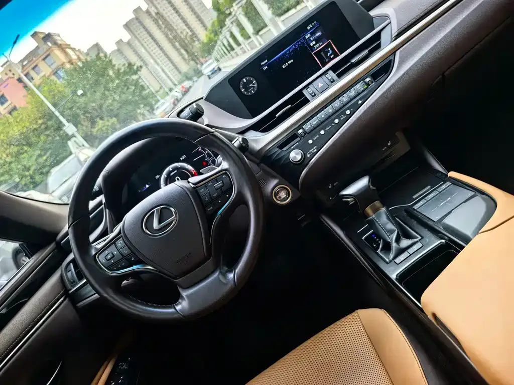 Lexus ES — фото 9