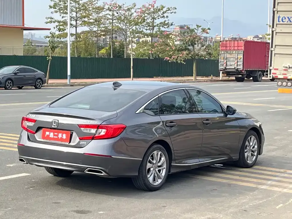 Honda Accord — фото 6
